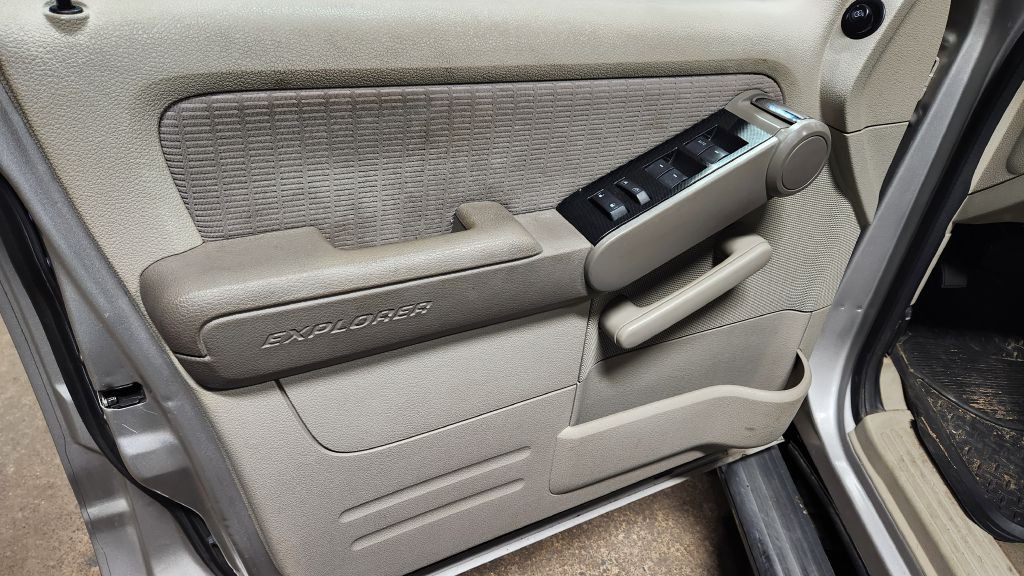 2007 Ford Explorer Image 18