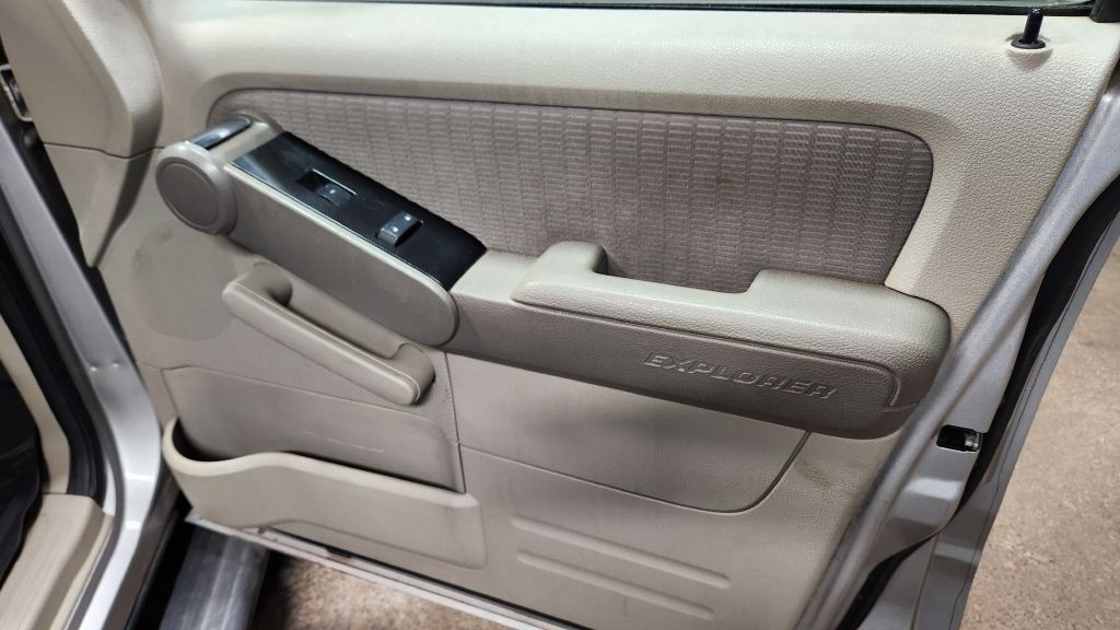 2007 Ford Explorer Image 39
