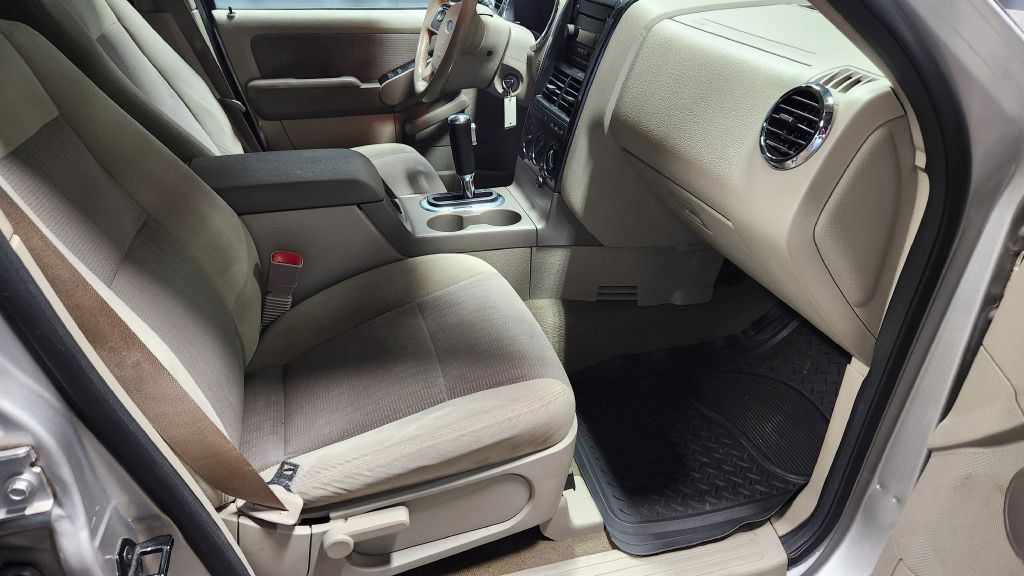 2007 Ford Explorer Image 40