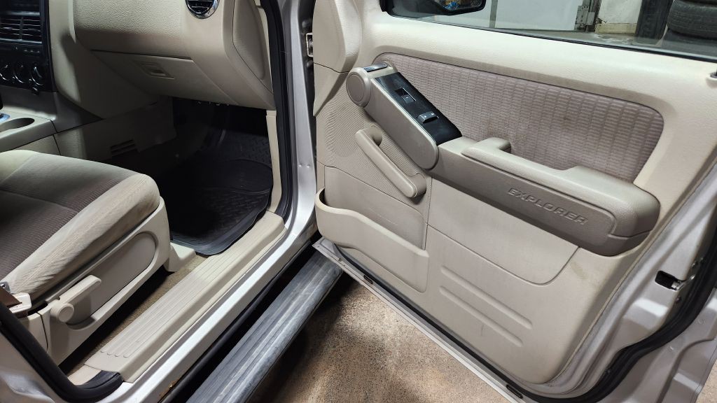 2007 Ford Explorer Image 41