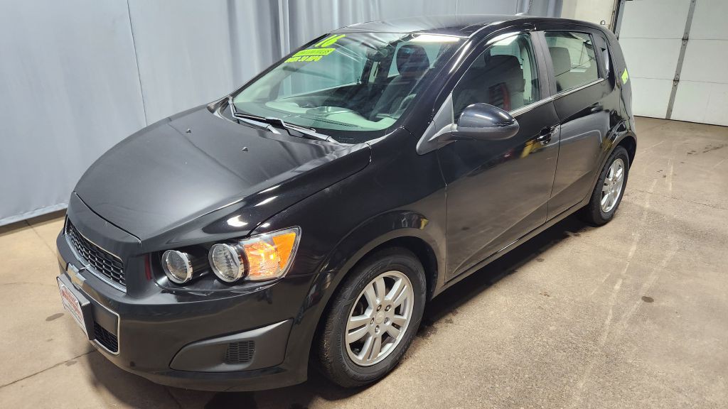 2016 Chevrolet Sonic Image 2