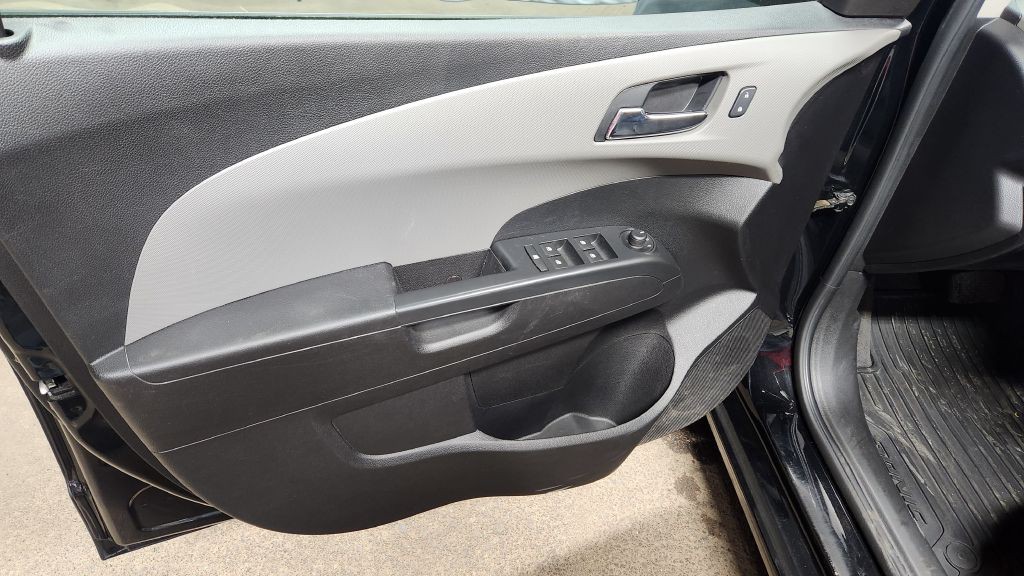 2016 Chevrolet Sonic Image 16