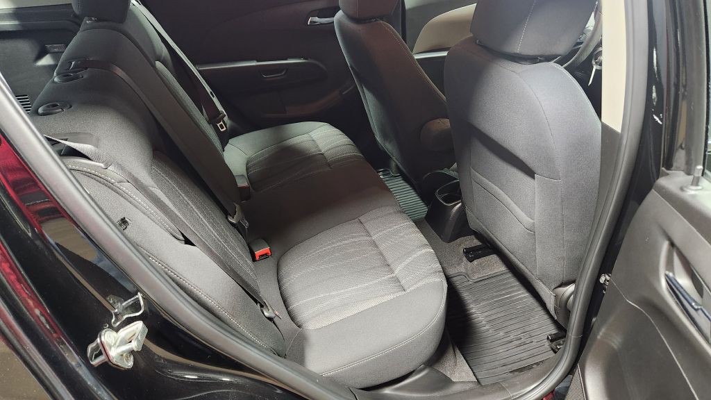 2016 Chevrolet Sonic Image 35