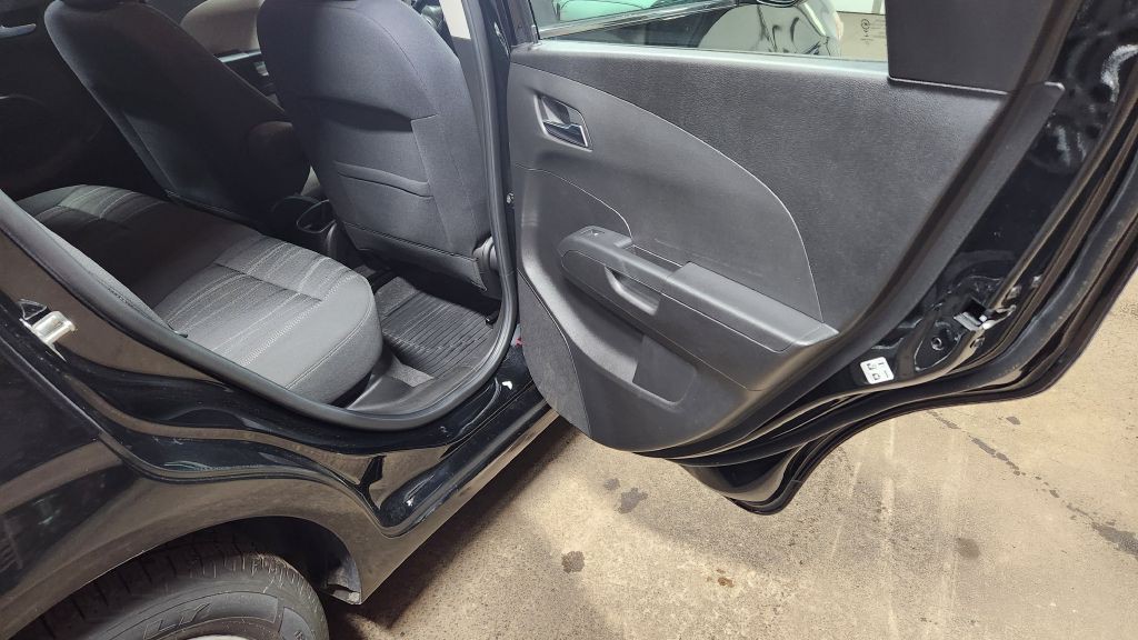 2016 Chevrolet Sonic Image 36