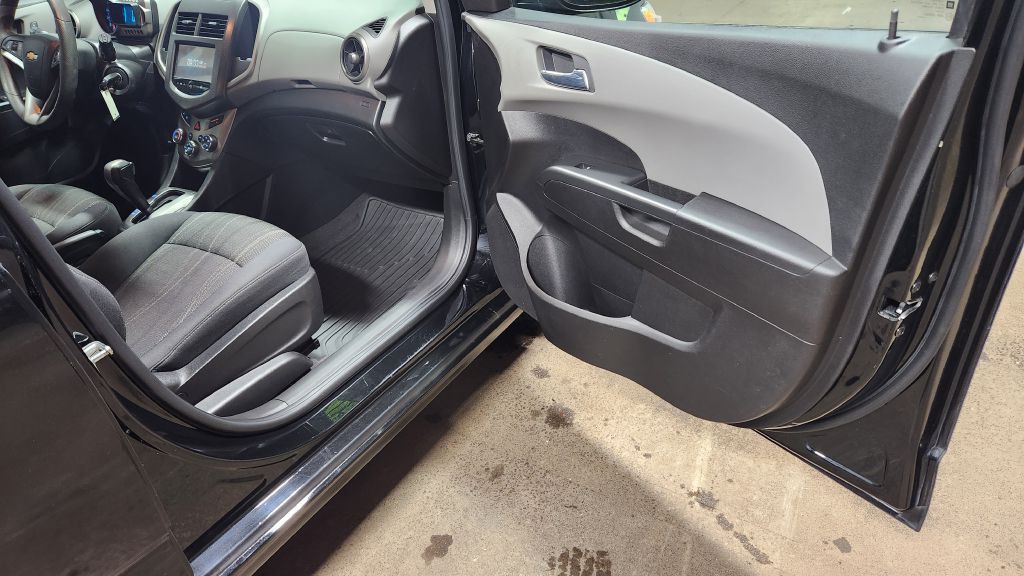 2016 Chevrolet Sonic Image 40