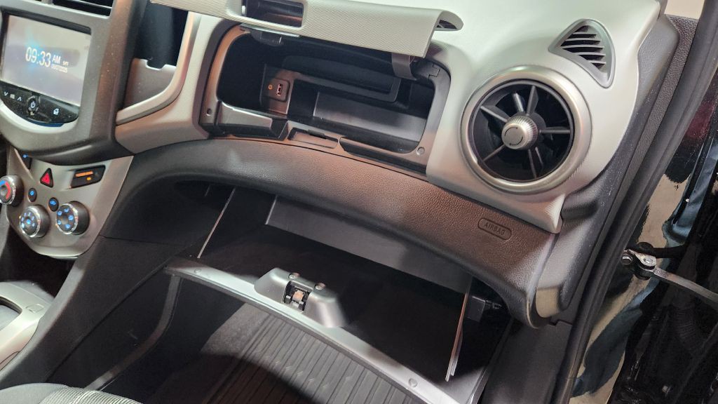 2016 Chevrolet Sonic Image 42