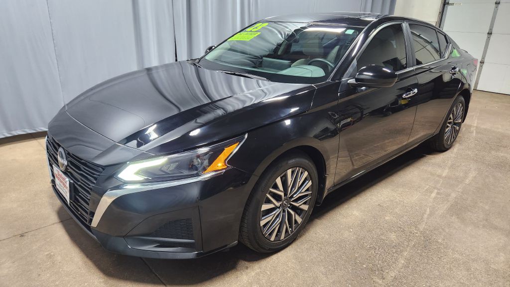 2023 Nissan Altima Image 2