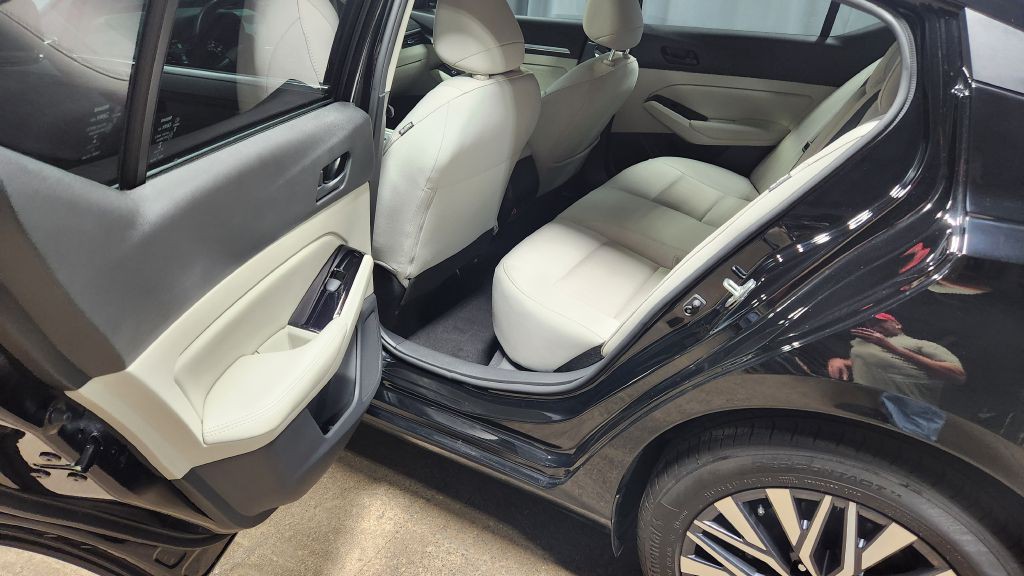 2023 Nissan Altima Image 11