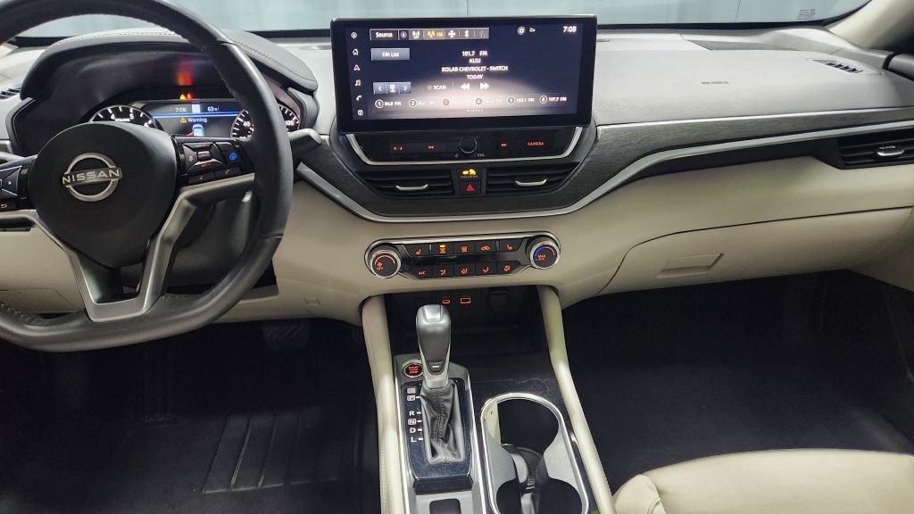 2023 Nissan Altima Image 14