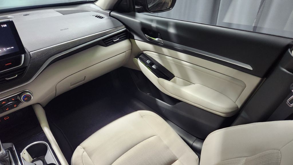 2023 Nissan Altima Image 15