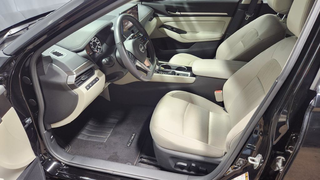 2023 Nissan Altima Image 17
