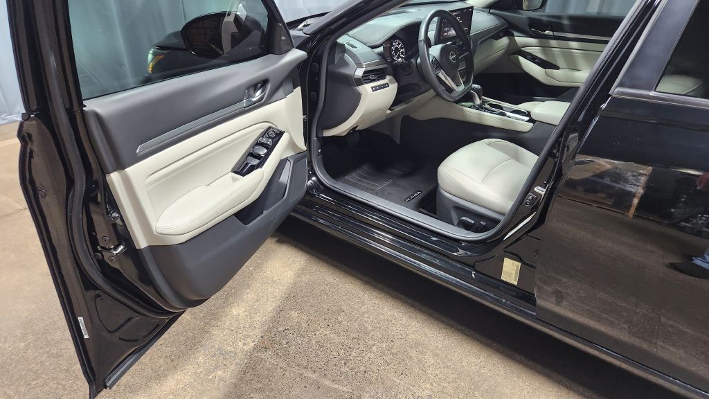 2023 Nissan Altima Image 18
