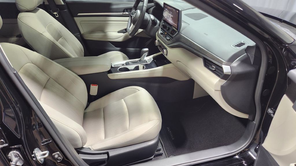 2023 Nissan Altima Image 39