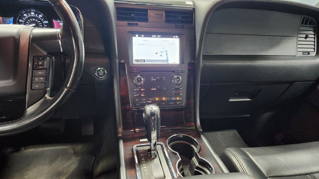 2017 Lincoln Navigator Image 16