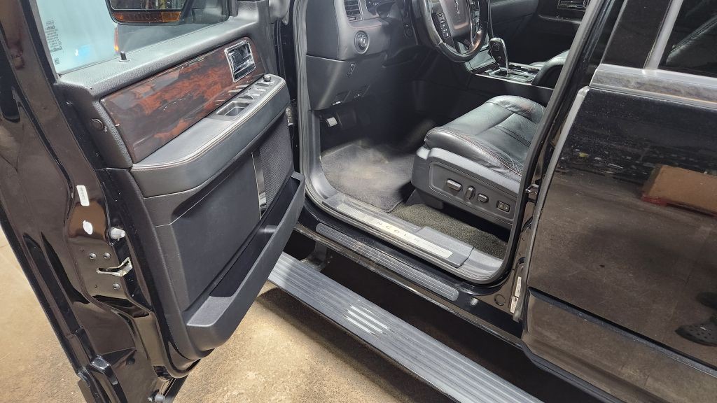 2017 Lincoln Navigator Image 21