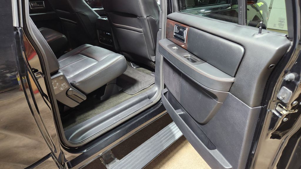 2017 Lincoln Navigator Image 41