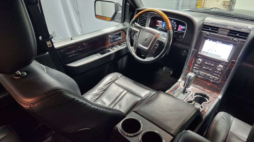 2017 Lincoln Navigator Image 43