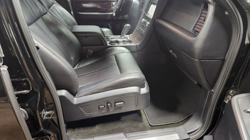 2017 Lincoln Navigator Image 45