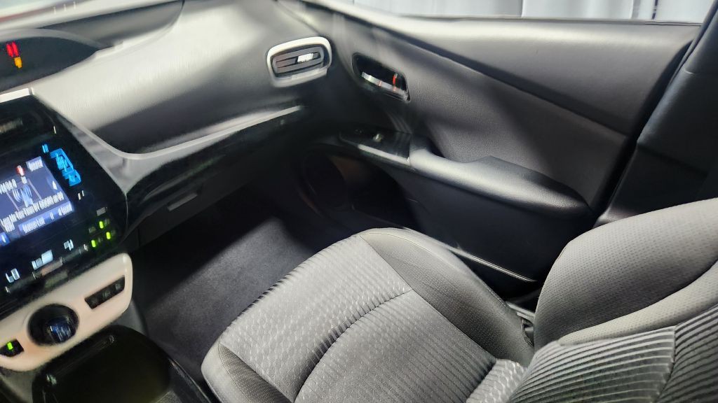 2017 Toyota Prius Image 15
