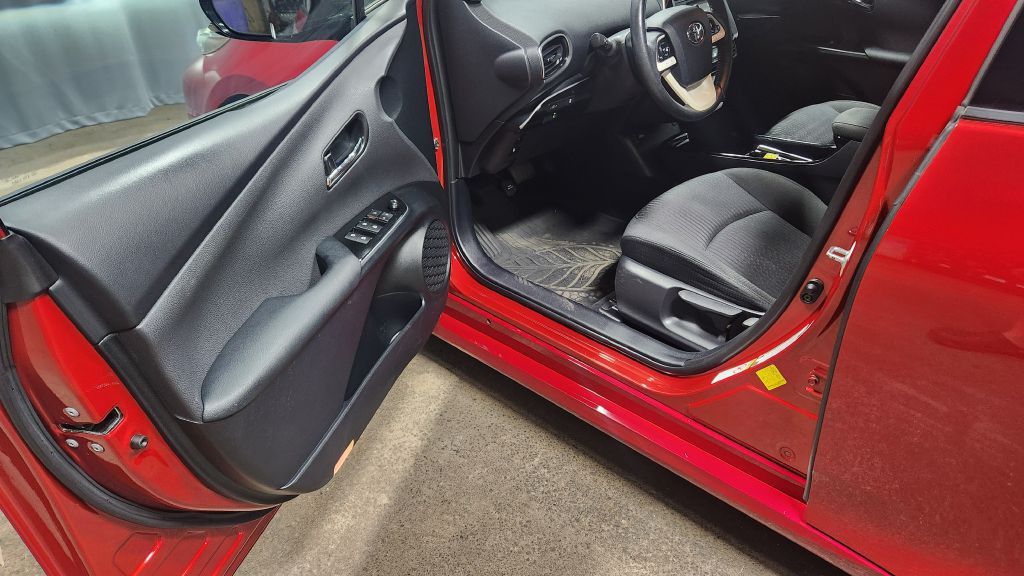 2017 Toyota Prius Image 19