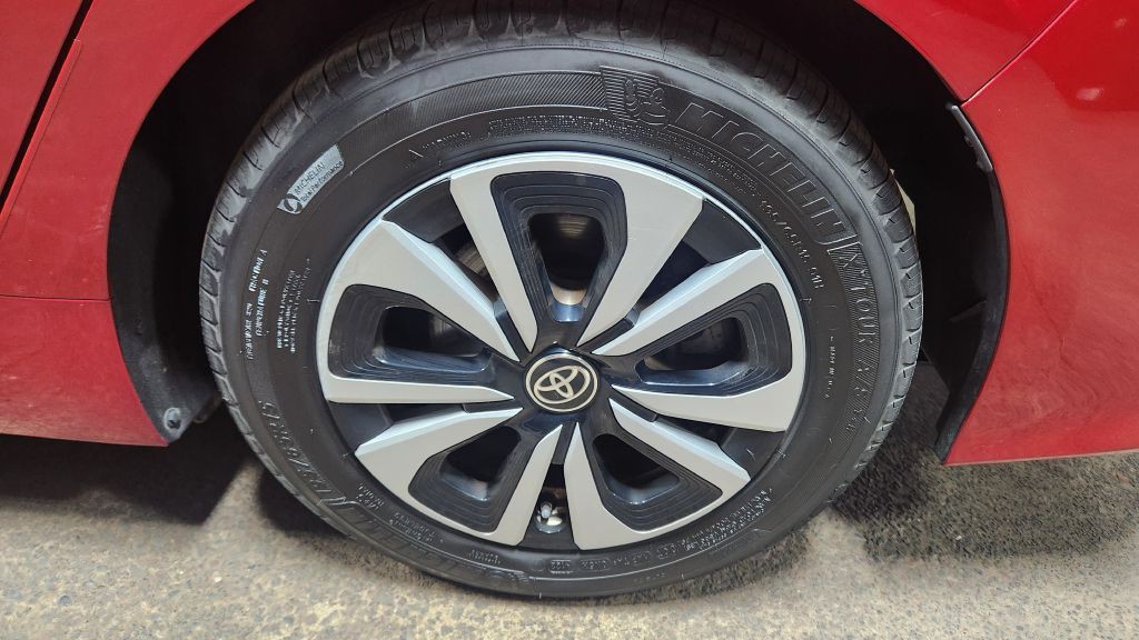 2017 Toyota Prius Image 25