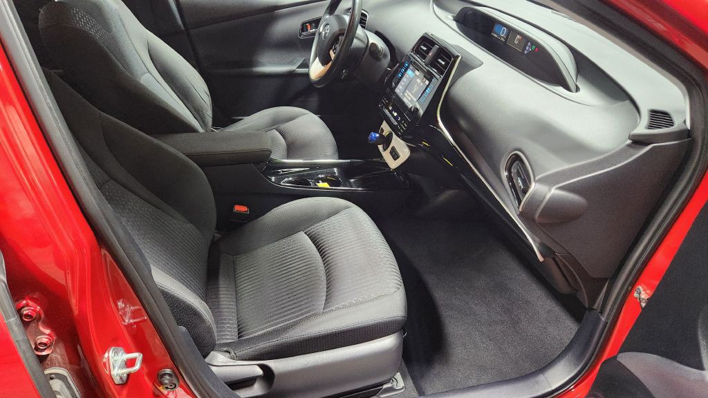 2017 Toyota Prius Image 44