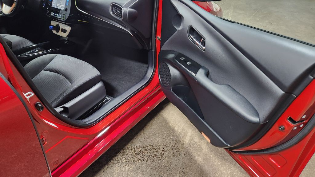 2017 Toyota Prius Image 45