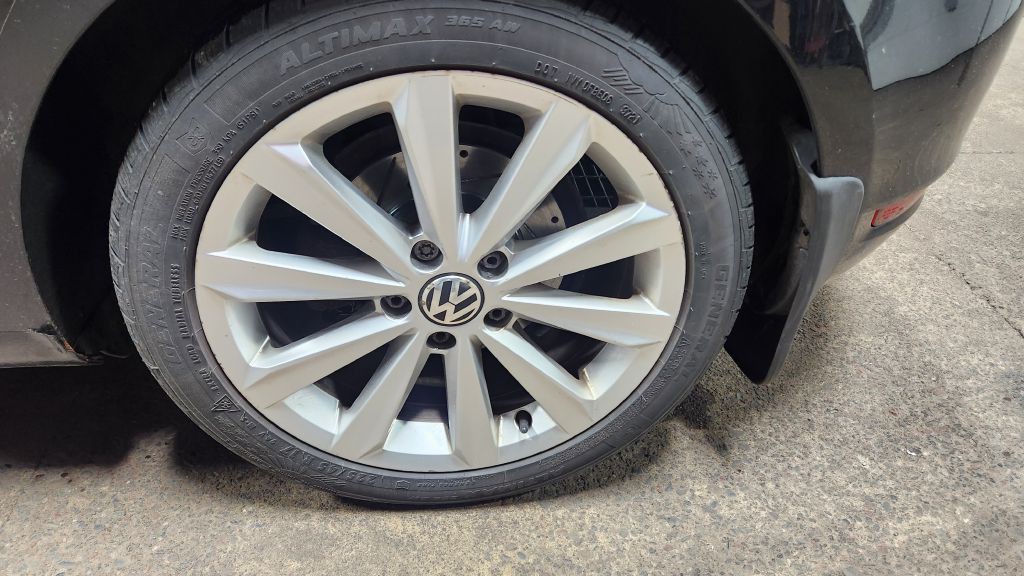 2012 Volkswagen Golf Image 23