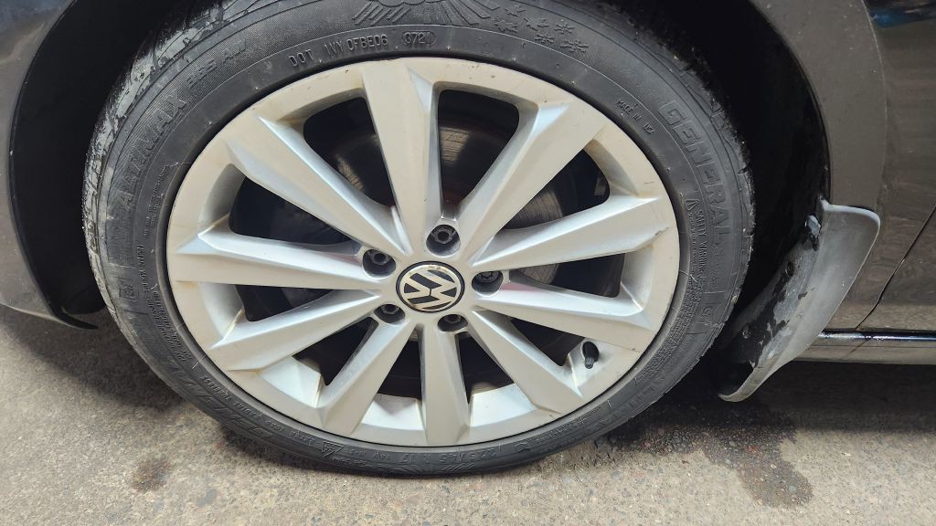 2012 Volkswagen Golf Image 24