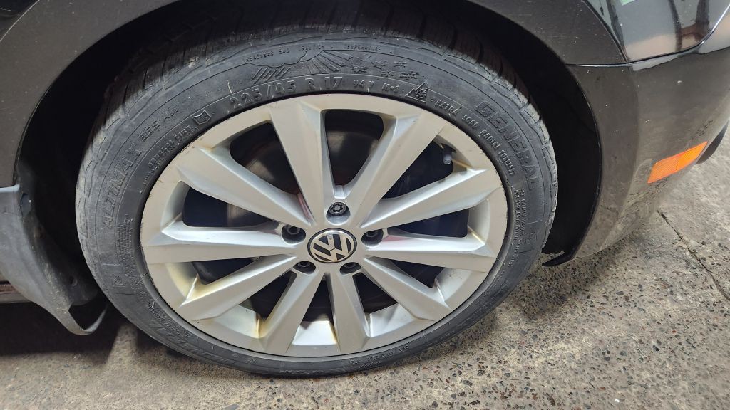 2012 Volkswagen Golf Image 33