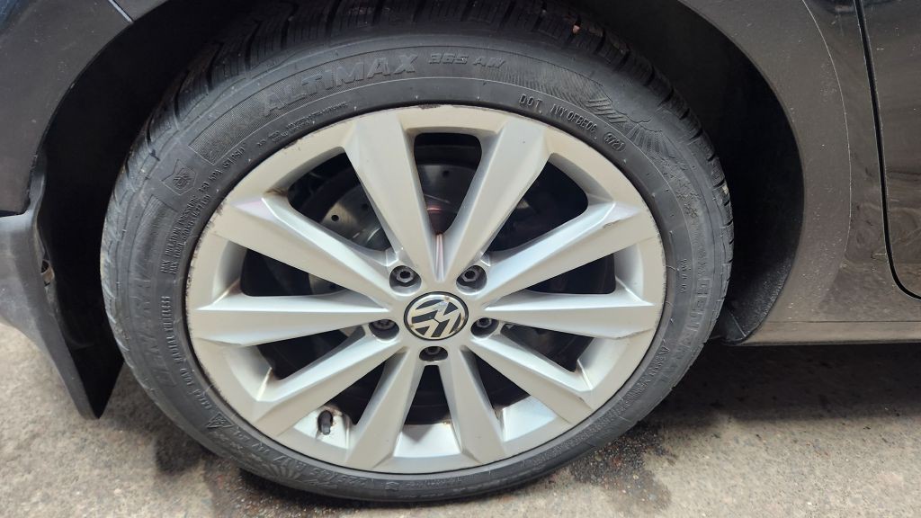 2012 Volkswagen Golf Image 34