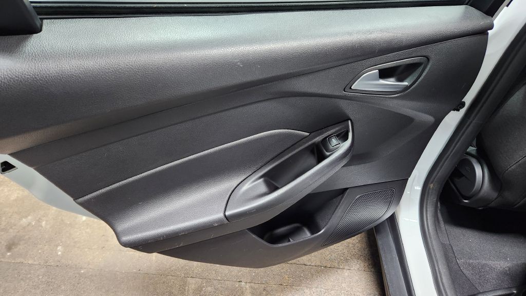2015 Ford Focus Image 10