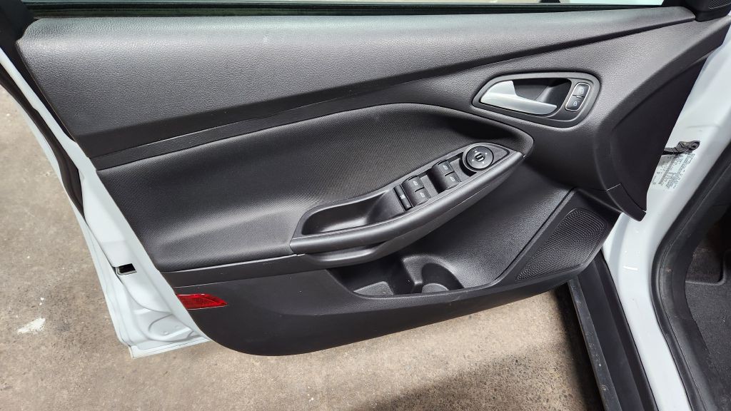 2015 Ford Focus Image 17