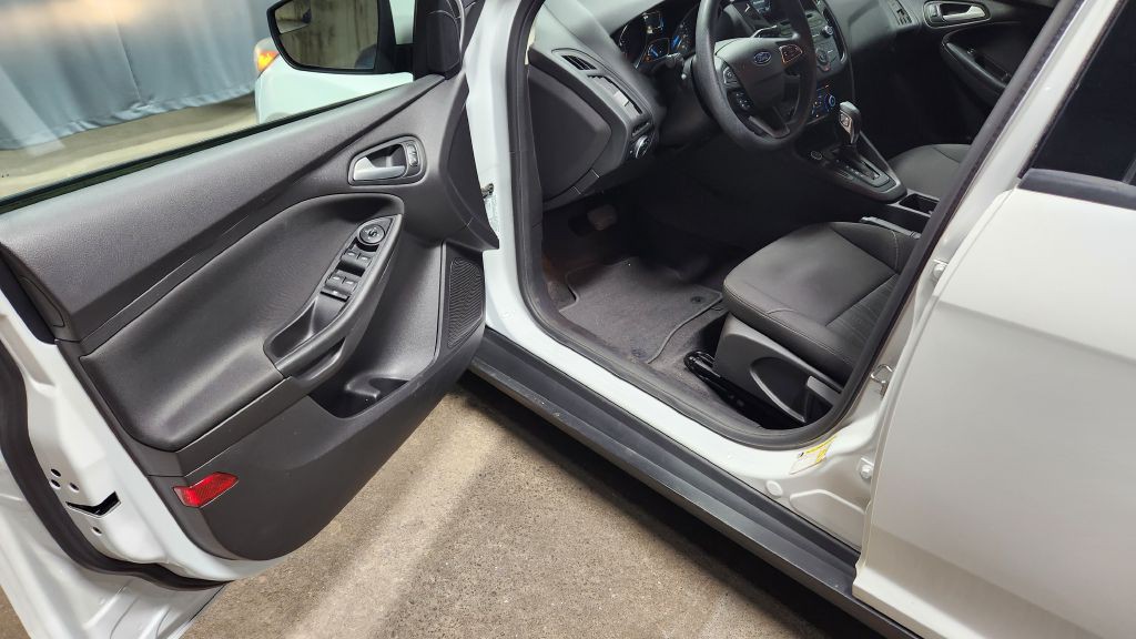 2015 Ford Focus Image 19
