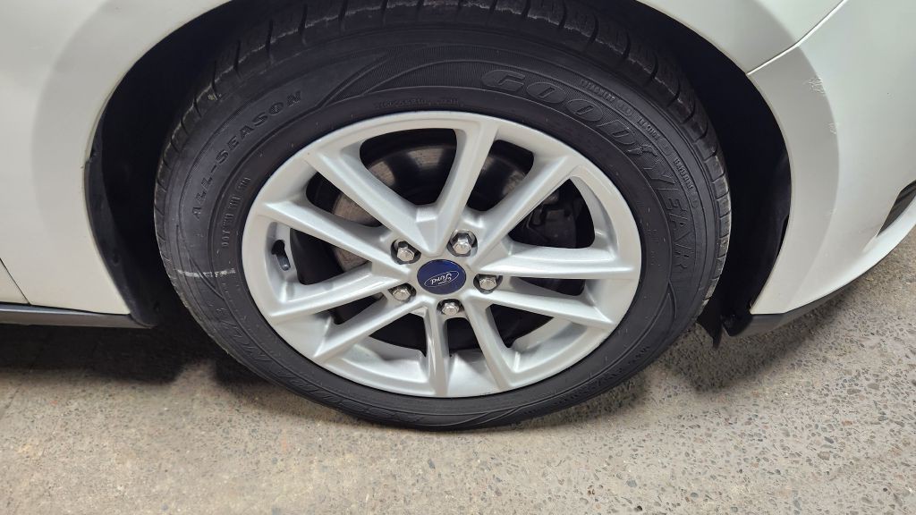 2015 Ford Focus Image 36