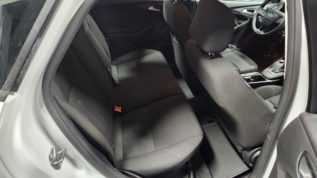 2015 Ford Focus Image 39