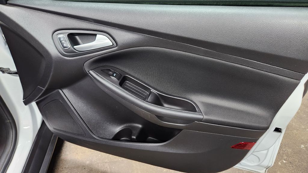 2015 Ford Focus Image 42