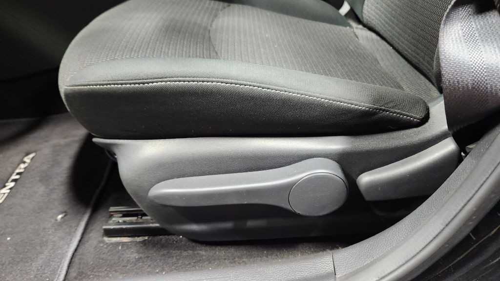 2019 Nissan Sentra Image 16
