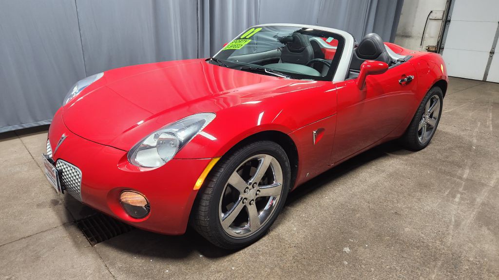 2007 Pontiac Solstice Image 2