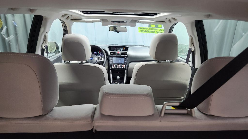2017 Subaru Forester Image 10