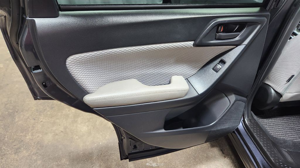 2017 Subaru Forester Image 11
