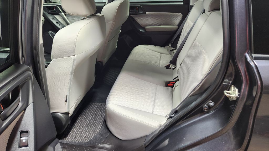 2017 Subaru Forester Image 12