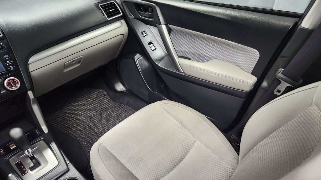 2017 Subaru Forester Image 17