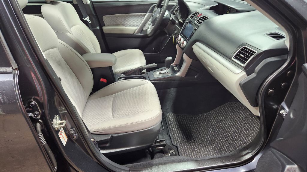 2017 Subaru Forester Image 40