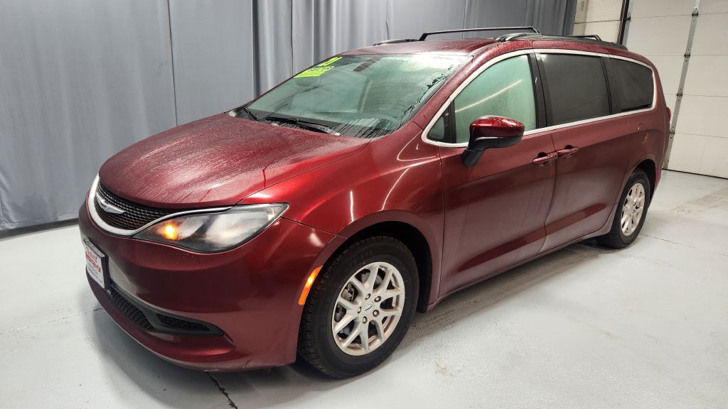 2021 Chrysler Voyager Image 2