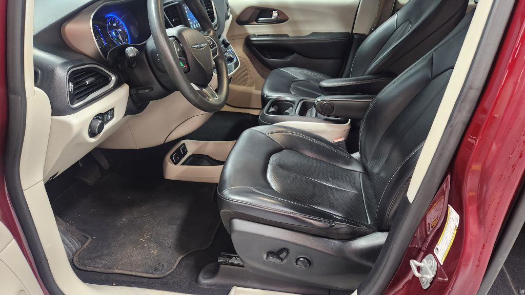 2021 Chrysler Voyager Image 8