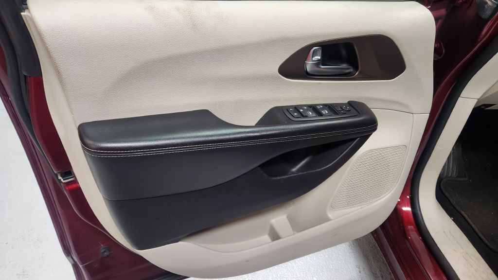 2021 Chrysler Voyager Image 9