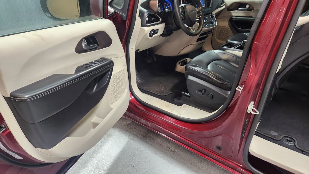 2021 Chrysler Voyager Image 10