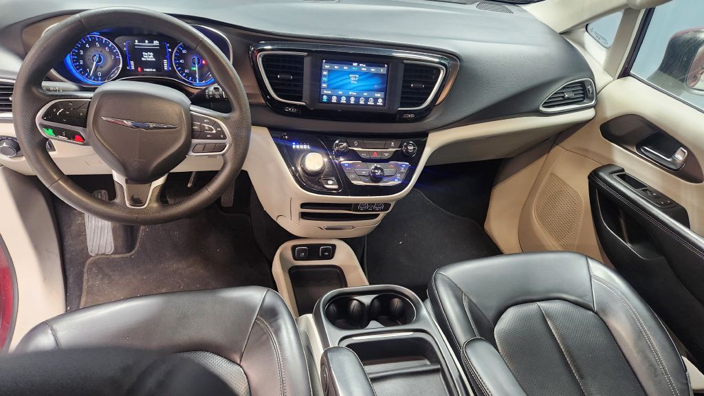 2021 Chrysler Voyager Image 12