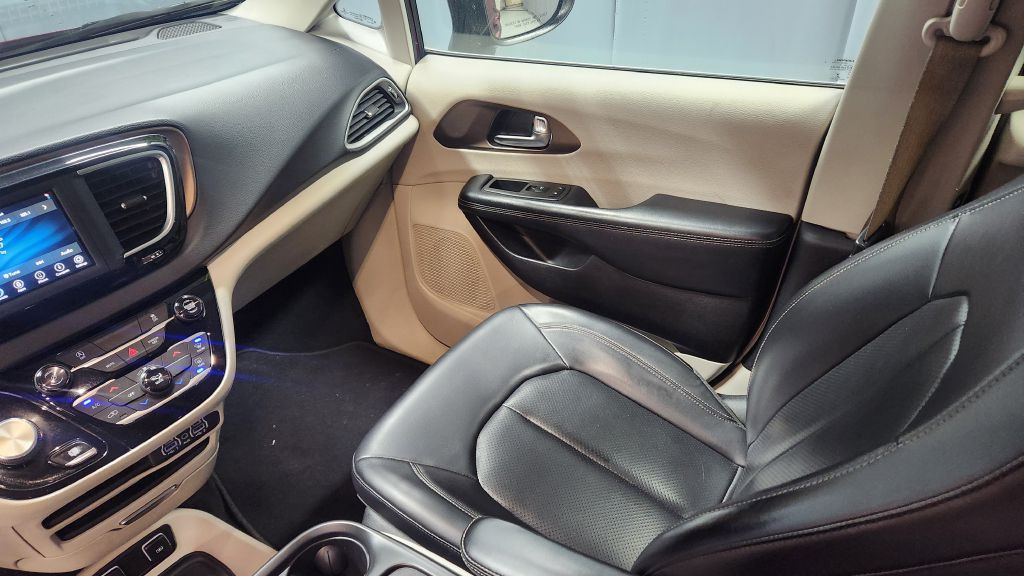 2021 Chrysler Voyager Image 14